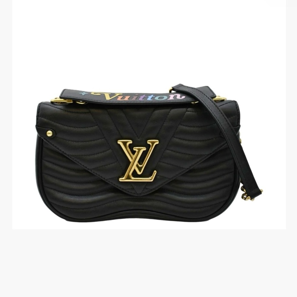 LOUIS VUITTON New Wave Chain MM
Calfskin Leather Shoulder Bag Black